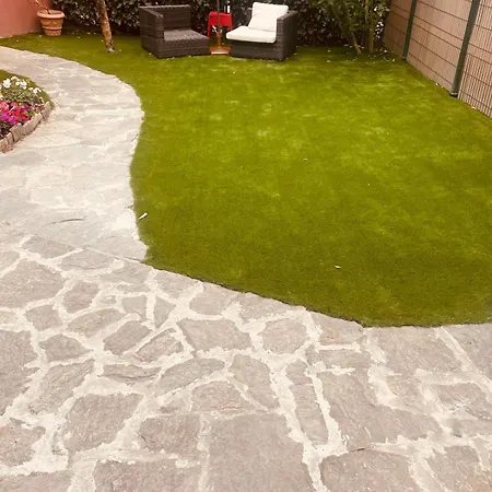 Garden House In The Center *